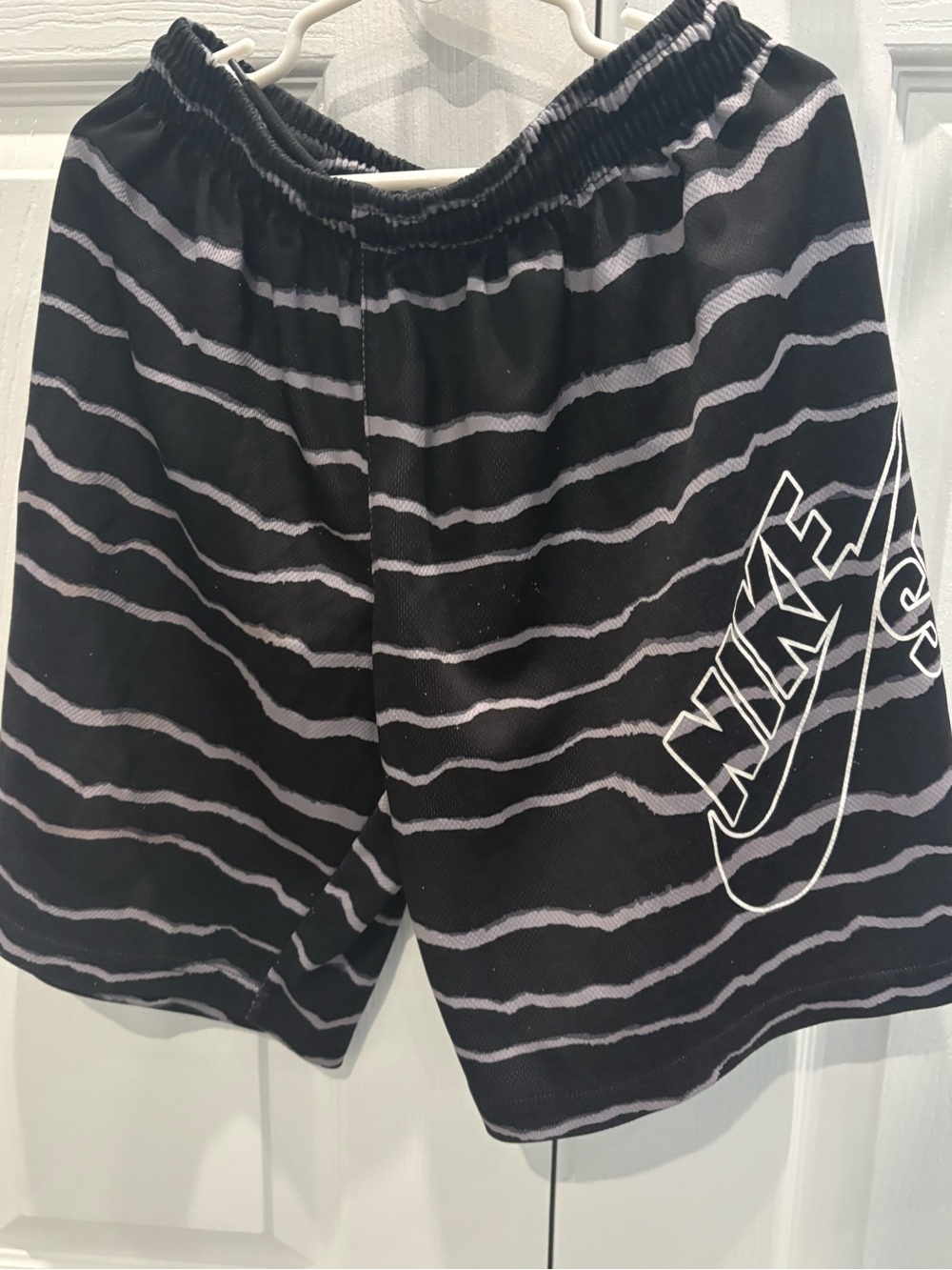 Nike Boys Black Athletic Shorts with White Wave Stripes Size Small (8-10)